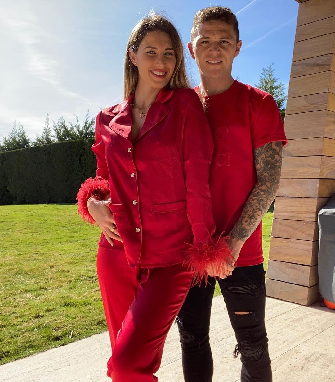 Vợ chồng Kieran Trippier và Charlotte bị nghi rạn nứt hôn nhân. Cầu thủ rao bán biệt thự trong thời gian dự Euro 2024. Vợ chồng Kieran Trippier và Charlotte bị nghi rạn nứt hôn nhân. Cầu thủ rao bán biệt thự trong thời gian dự Euro 2024.