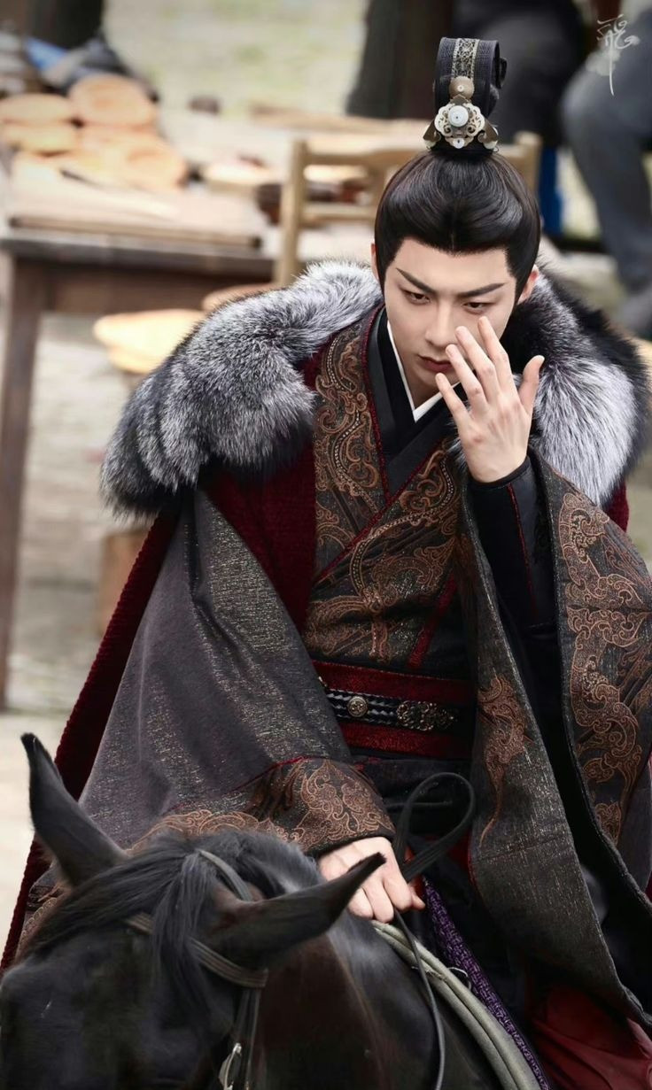 Tạo hình của Lưu Vũ Ninh trong Khom lưng.