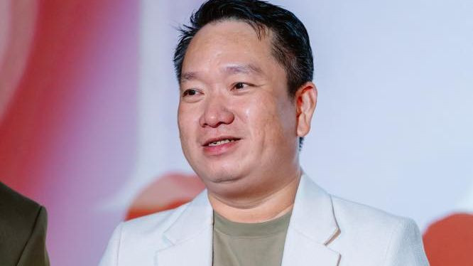 Đạo diễn Trần Hữu Tấn.