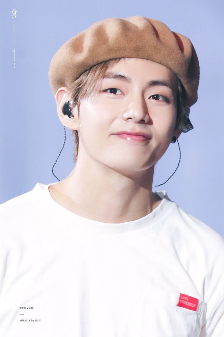 Nam thần tượng thường xuyên có tên trong các bảng xếp hạng nhan sắc. Anh từng đứng hạng 1 gương mặt đẹp nhất thế giới năm 2017 do TC Candler bình chọn.