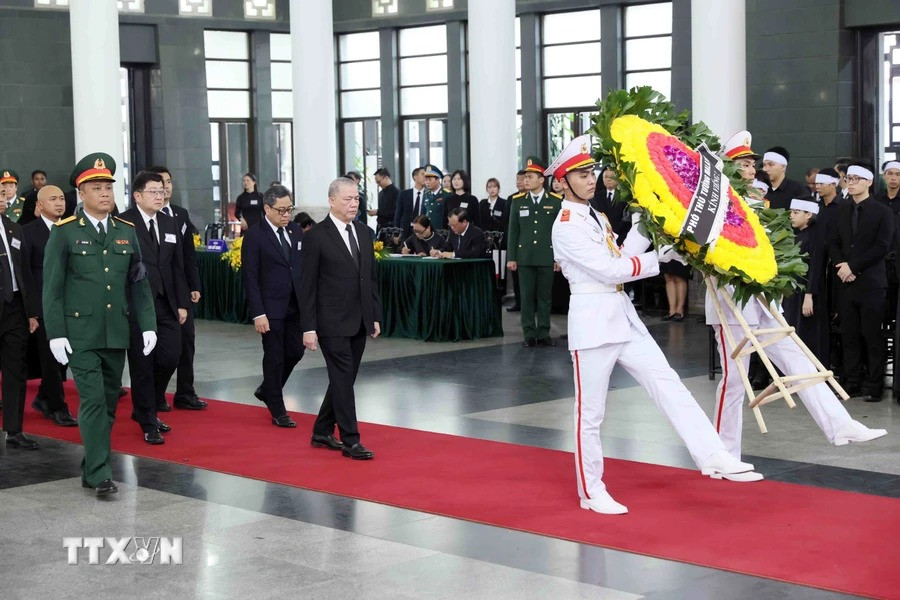 Phó Thủ tướng Malaysia viếng Tổng Bí thư Nguyễn Phú Trọng. (Ảnh: TTXVN)