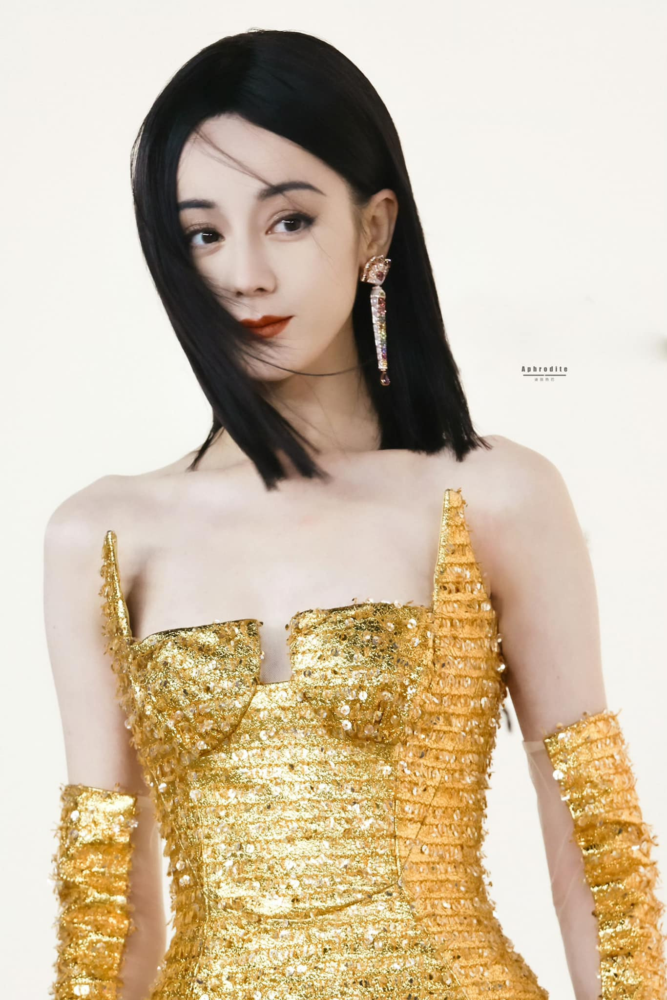 Gần đây cô xuất hiện trong chương trình Hoa tỷ đệ và chia sẻ về khoảng thời gian ám ảnh vì nhận lời phán xét từ dư luận. Ngôi sao Tam sinh tam thế chẩm thượng thư cảm thấy áp lực và luôn sợ làm phật lòng người khác.