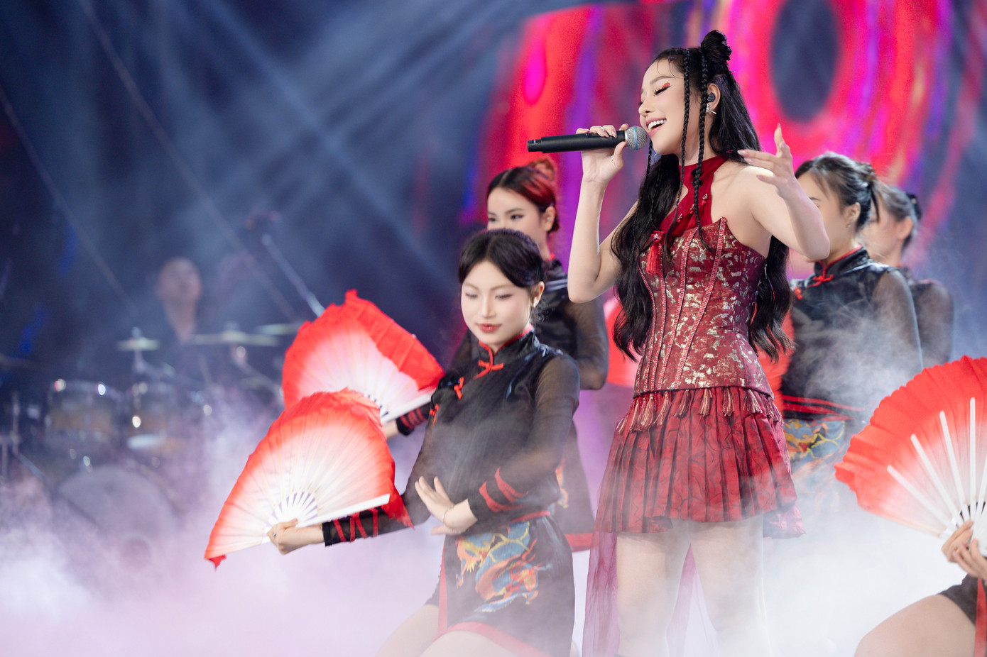 Thí sinh Thủy Bùi (SBD 106) trình diễn ca khúc Cung đàn vỡ đôi. Tiết mục được đầu tư về trang phục và ý tưởng, với phần trình diễn được đánh giá là cảm xúc và có điểm nhấn.