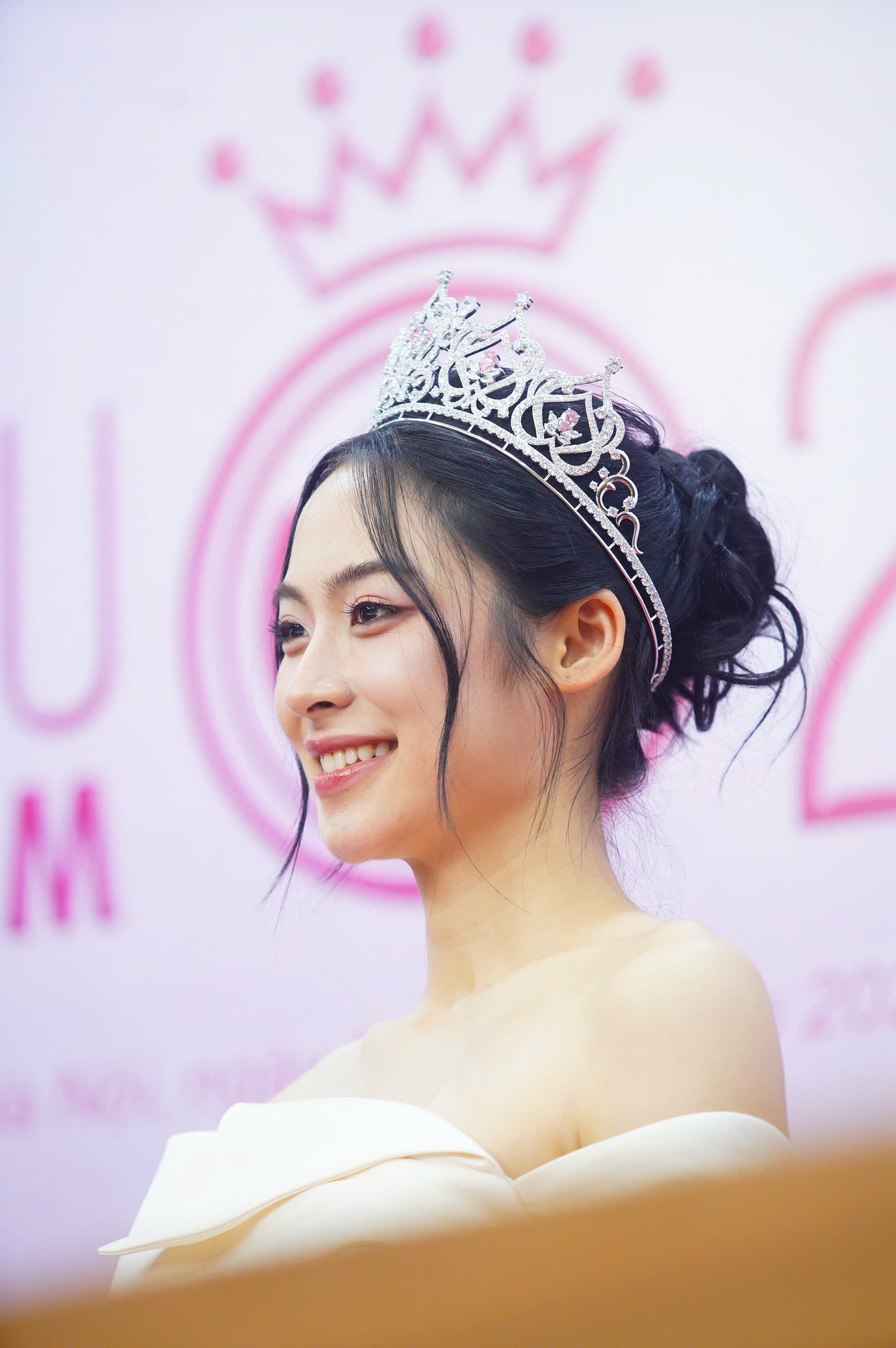 Á hậu 2 Nguyễn Thị Vân Nhi coi cuộc thi là dấu ấn thanh xuân, là cơ hội để cô trưởng thành cả về tư duy và bản lĩnh. Á hậu 2 Nguyễn Thị Vân Nhi coi cuộc thi là dấu ấn thanh xuân, là cơ hội để cô trưởng thành cả về tư duy và bản lĩnh.