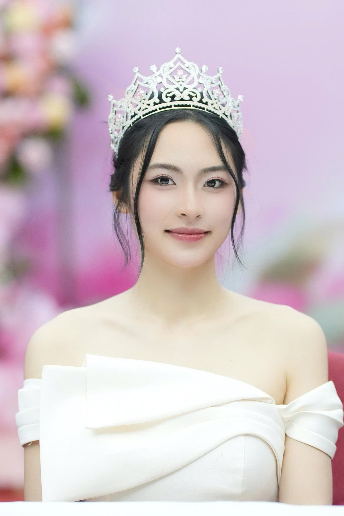 Á hậu 2 Nguyễn Thị Vân Nhi coi cuộc thi là dấu ấn thanh xuân, là cơ hội để cô trưởng thành cả về tư duy và bản lĩnh. Á hậu 2 Nguyễn Thị Vân Nhi coi cuộc thi là dấu ấn thanh xuân, là cơ hội để cô trưởng thành cả về tư duy và bản lĩnh.