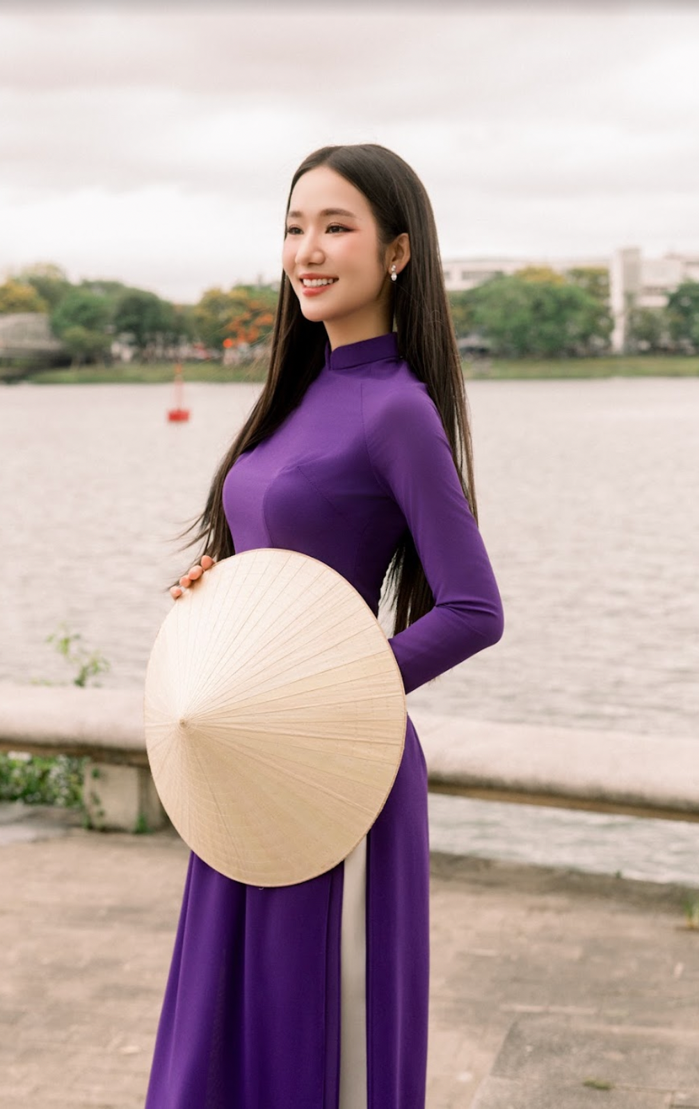 Thí sinh Nguyễn Phương Nhi (SBD 238), chủ nhà Huế là một trong 25 thí sinh Hoa hậu Việt Nam có mặt tại đêm chung kết.