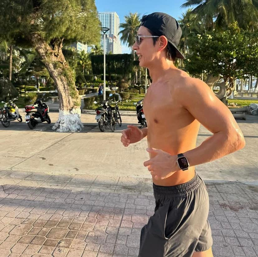 Park Hae Jin cùng nhóm bạn khám phá Nha Trang. Park Hae Jin cùng nhóm bạn khám phá Nha Trang.