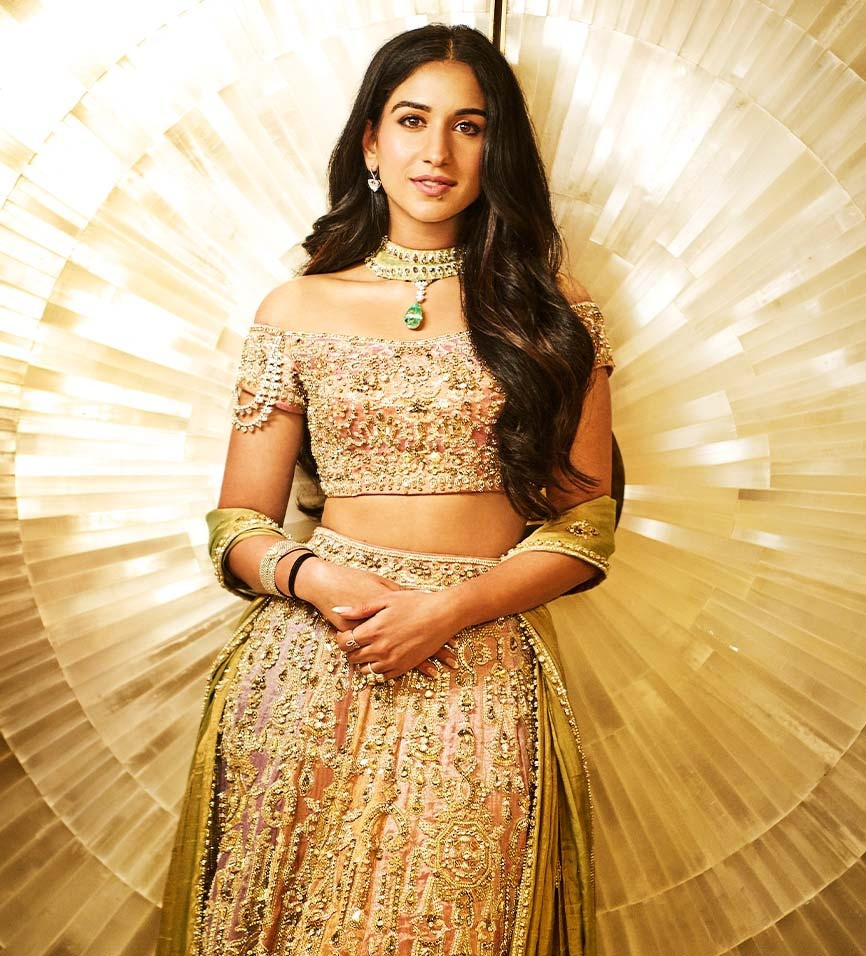 Cô dâu Radhika Merchant - con gái của ông trùm dược phẩm Viren Merchant. Cô dâu Radhika Merchant - con gái của ông trùm dược phẩm Viren Merchant.