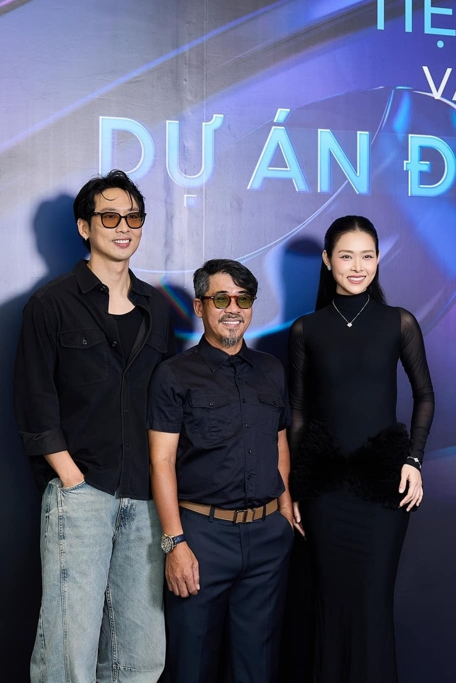 Diệp Bảo Ngọc, Tuấn Trần và đạo diễn Trung Lùn (giữa). Diệp Bảo Ngọc, Tuấn Trần và đạo diễn Trung Lùn (giữa).