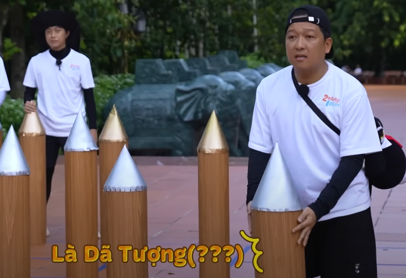 Trường Giang tự tin vào câu trả lời nhưng cuối cùng là đáp án sai. Trường Giang tự tin vào câu trả lời nhưng cuối cùng là đáp án sai.