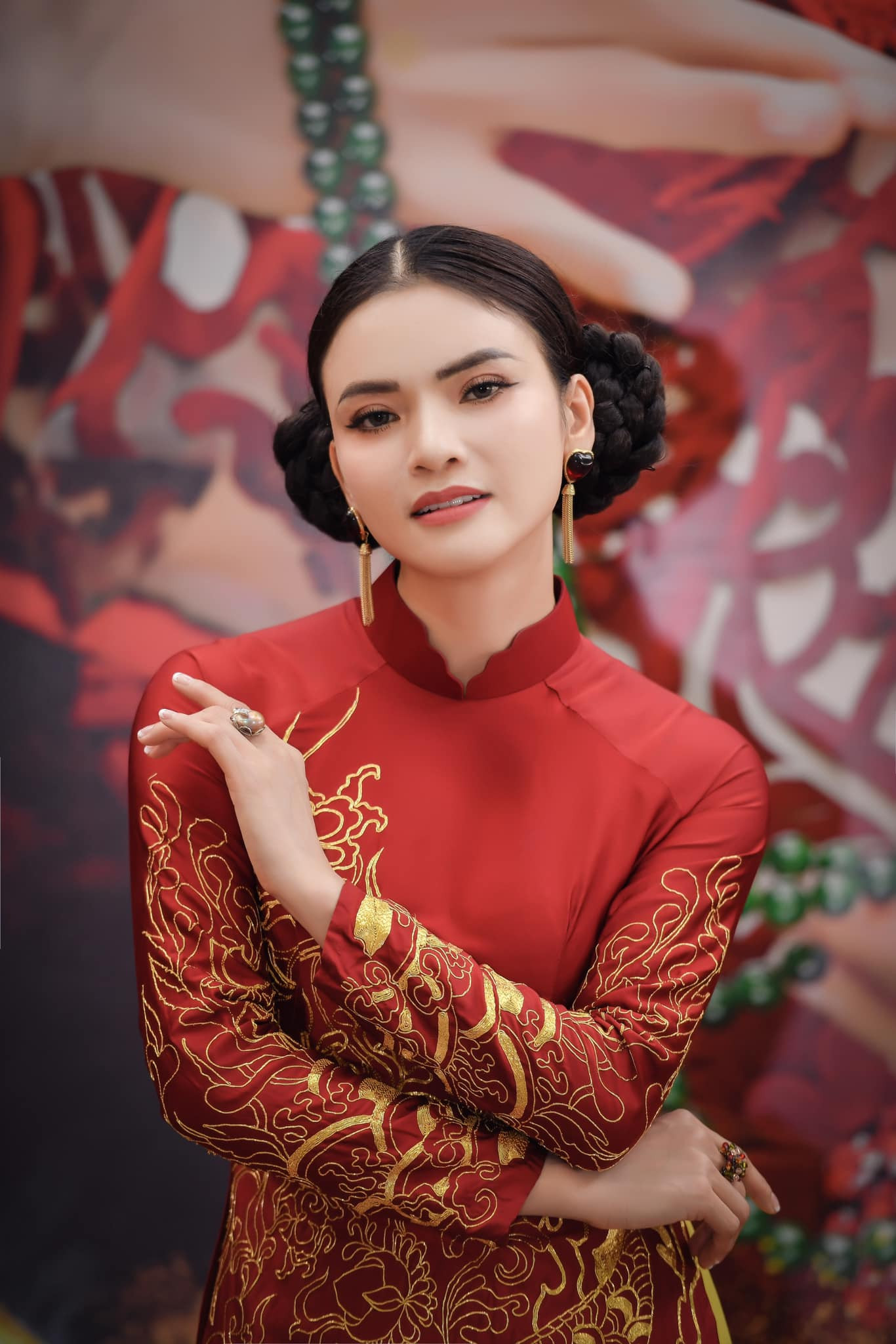 NSƯT Phương Thảo có tên trong danh sách được phong tặng danh hiệu Nghệ sĩ Nhân dân (NSND) lần thứ 10, theo quyết định số 1431/QĐ-CTN do Chủ tịch nước Võ Văn Thưởng ký ngày 28/11. Ở tuổi 41, cô trở thành ca sĩ trẻ nhất được phong tặng danh hiệu này.