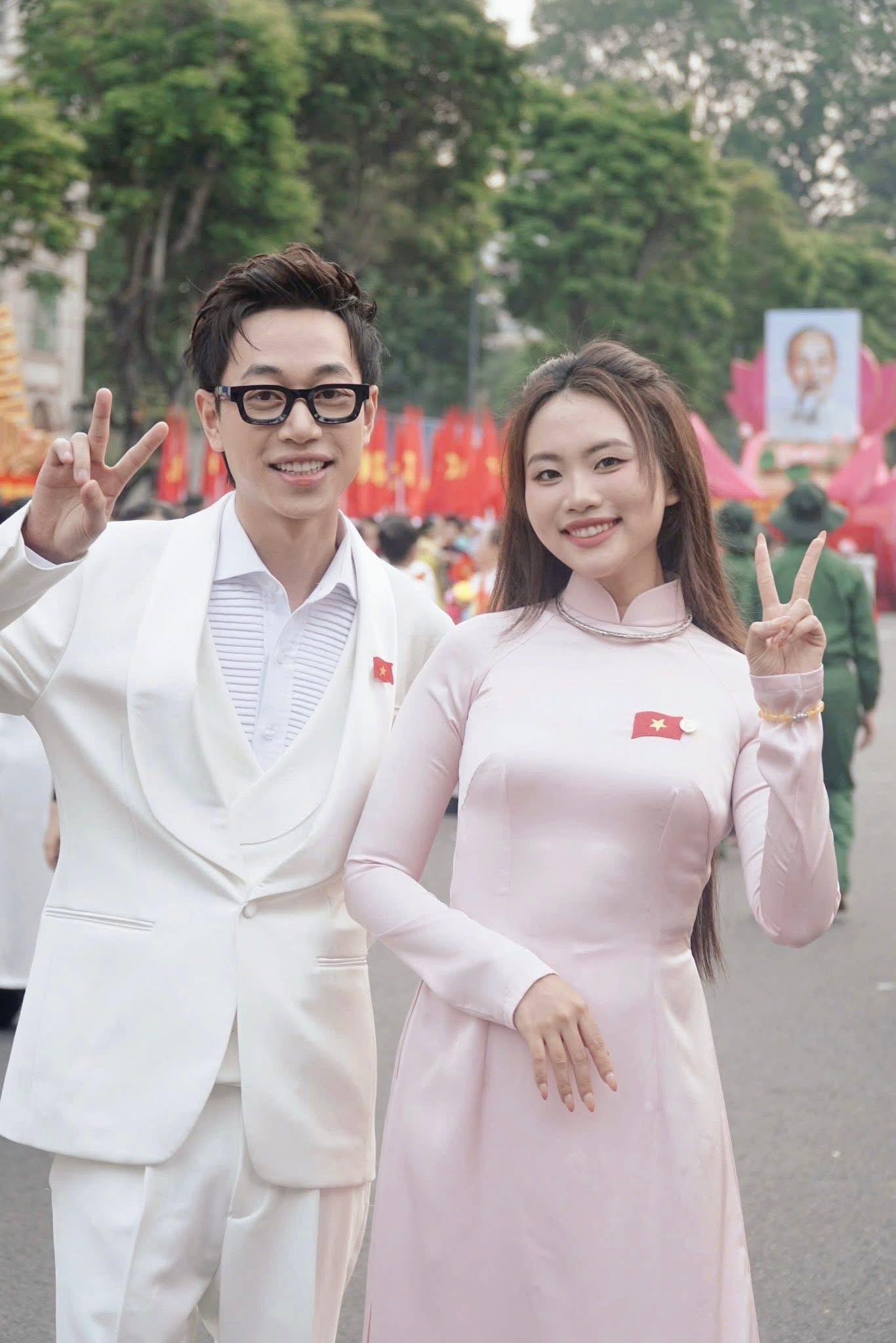 Ca sĩ Phương Mỹ Chi và rapper Double2T sau biểu diễn tại chương trình nghệ thuật đặc biệt mừng Đại lễ 30/4: “Biết ơn và tự hào vì là người Việt Nam”, rapper Double2T chia sẻ.