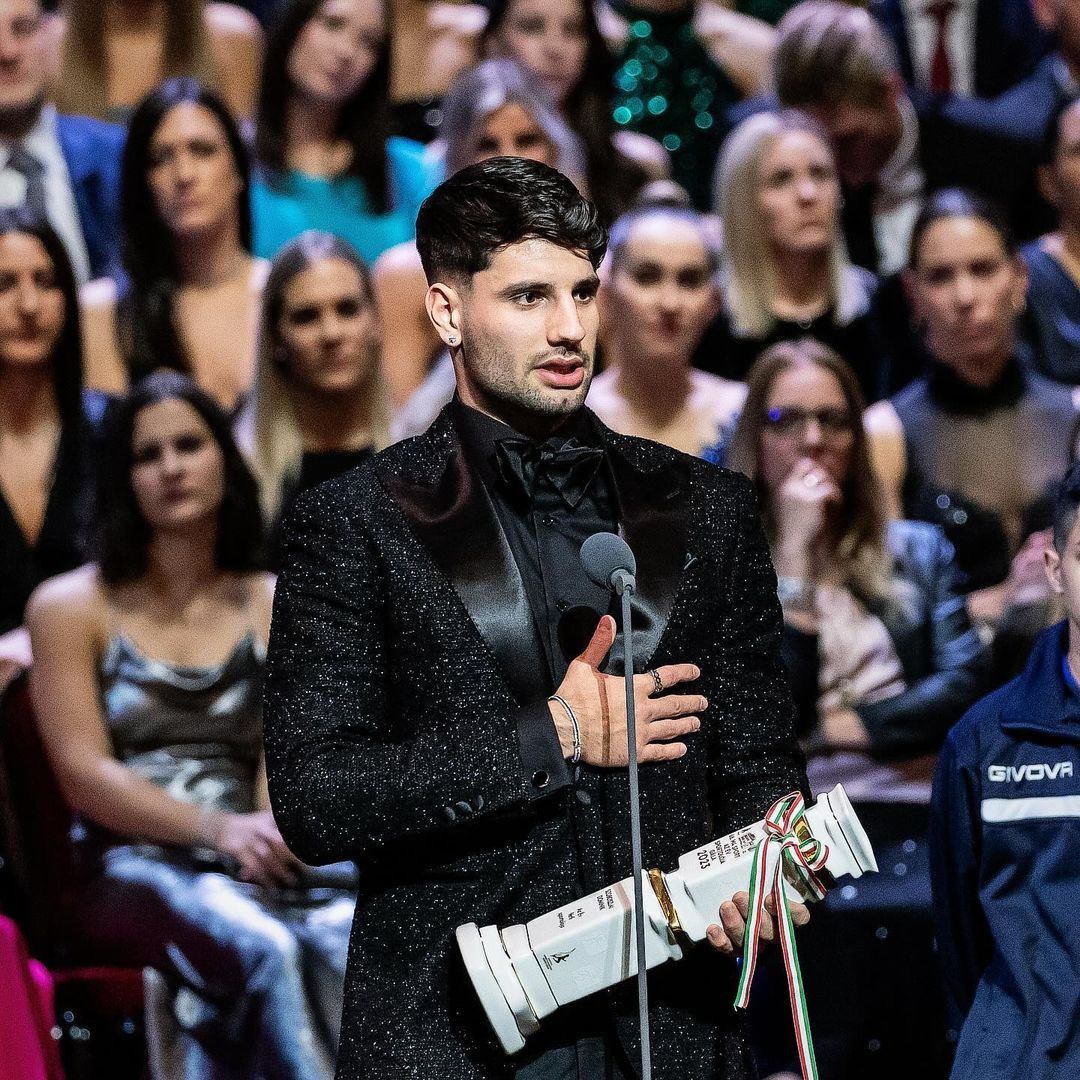 Với các bộ âu phục, khán giả chỉ thấy sao trẻ Liverpool diện trong các sự kiện, lễ trao giải lớn.