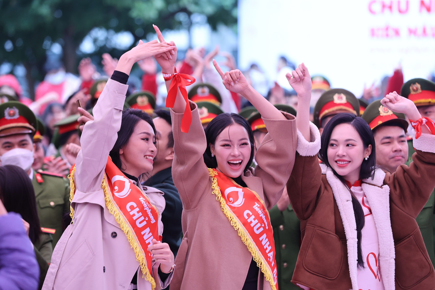 Ngày hội Chủ Nhật Đỏ được làm nóng hơn bao giờ hết giữa ngày đông giá rét.