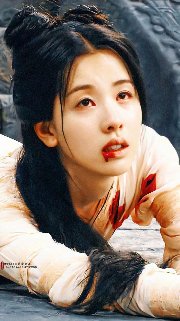 Thể hiện dạng vai phản diện, Trần Đô Linh thu về phản ứng tích cực hơn so với nhân vật chính diện. Phim điện ảnh Hoa Thiên Cốt ra rạp ngày 19/1 do Trần Đô Linh, Lý Trình Bân đóng chính bị đánh giá thấp. Sau 6 ngày ra rạp, phim chỉ thu về 5 triệu NDT (hơn 700.000 USD) phòng vé, trong khi đó có nguồn tin vốn đầu tư lên tới 100 triệu NDT (14 triệu USD). Thậm chí đạo diễn phim Trương Siêu Lý đăng video xin lỗi, cầu xin khán giả tới rạp vì doanh thu không tốt như mong đợi.