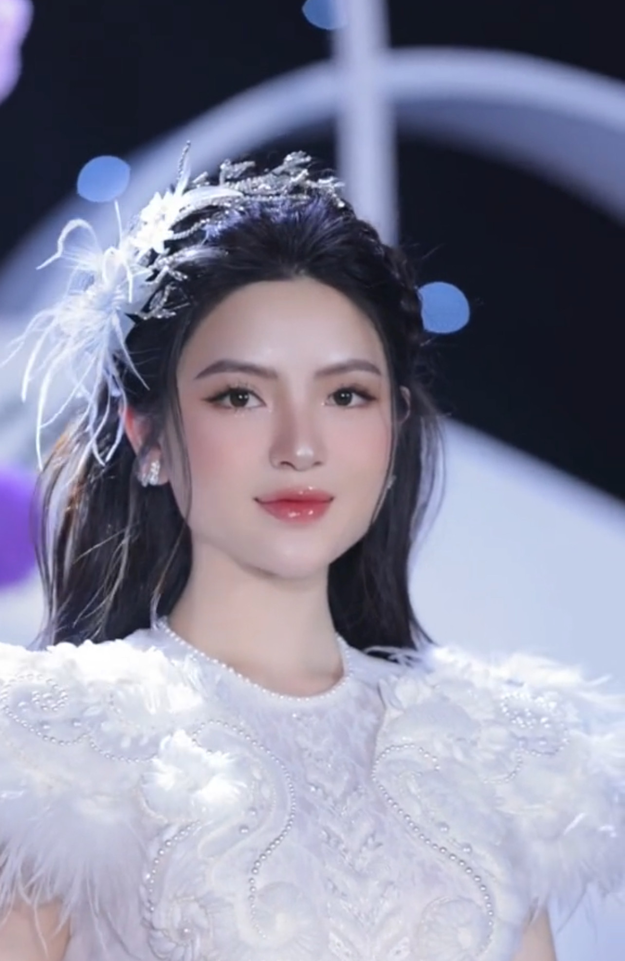 Chiều 27/3, cô dâu Chu Thanh Huyền tổ chức tiệc nhà gái tại quê nhà Sơn Tây (Hà Nội), mời họ hàng đến chung vui. Ảnh: TikTok Hạnh Lâm. Chiều 27/3, cô dâu Chu Thanh Huyền tổ chức tiệc nhà gái tại quê nhà Sơn Tây (Hà Nội), mời họ hàng đến chung vui. Ảnh: TikTok Hạnh Lâm.