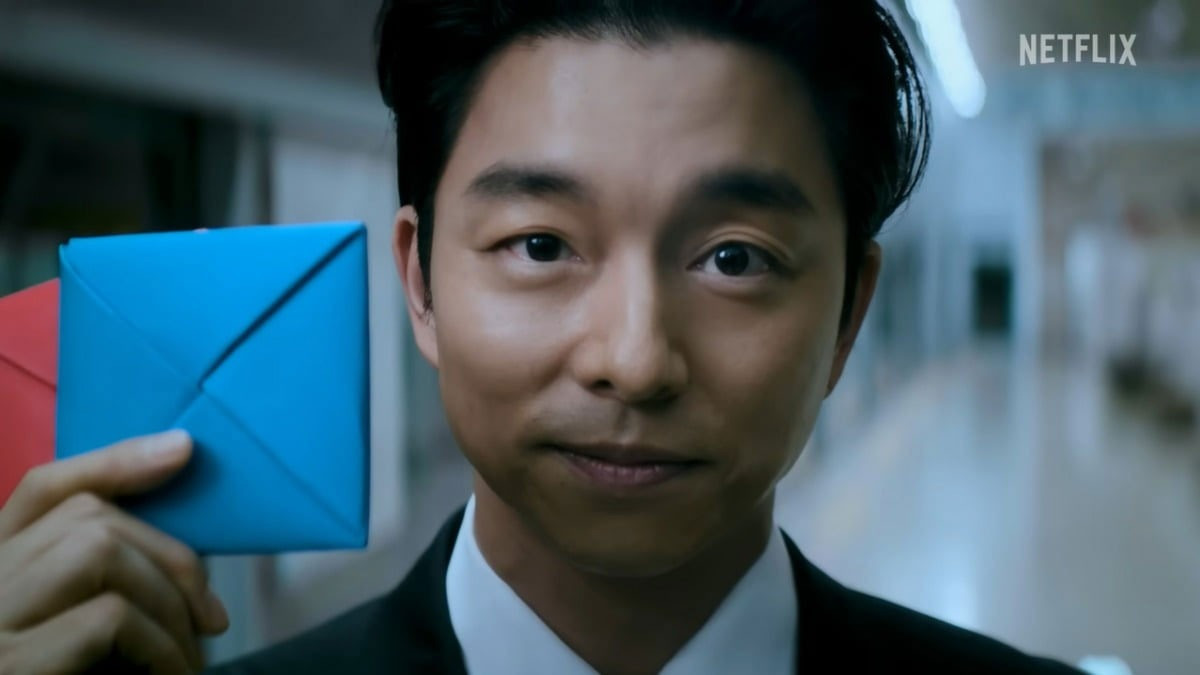 Gong Yoo, Hwang Dong Hyuk (phải) được khen ngợi là điểm sáng trong phần 2 Squid Game.