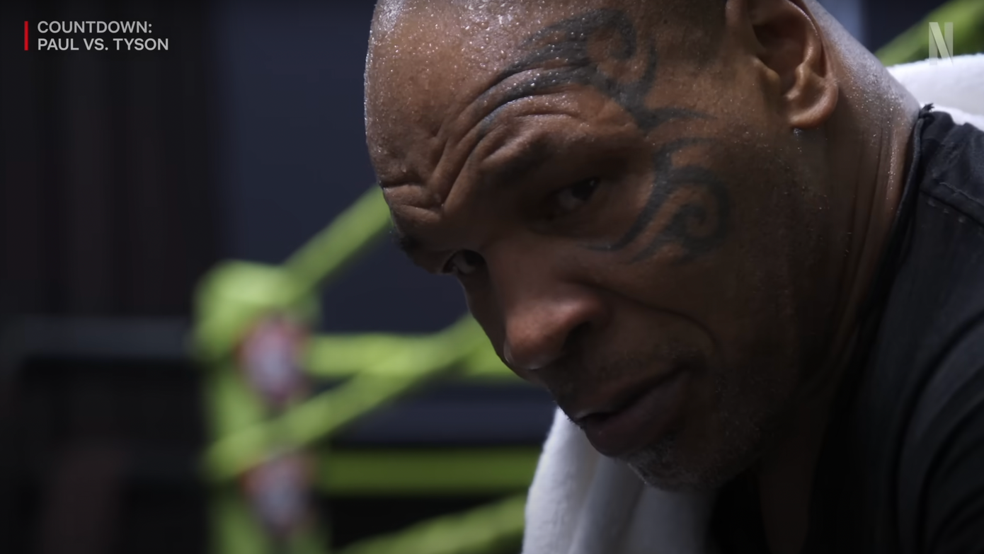 Phim tài liệu theo chân võ sĩ huyền thoại Mike Tyson (58 tuổi) và Jake Paul (27 tuổi) khi họ chuẩn bị về mặt thể chất và tinh thần cho trận đấu quyền Anh hạng nặng chưa từng có. Ảnh: Netflix. Phim tài liệu theo chân võ sĩ huyền thoại Mike Tyson (58 tuổi) và Jake Paul (27 tuổi) khi họ chuẩn bị về mặt thể chất và tinh thần cho trận đấu quyền Anh hạng nặng chưa từng có. Ảnh: Netflix.