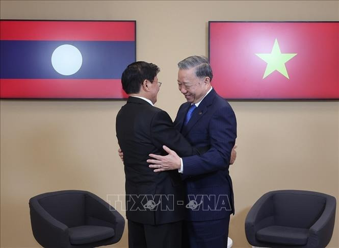 Tổng Bí thư, Chủ tịch nước Tô Lâm tiếp xúc song phương với Tổng Bí thư, Chủ tịch nước Lào Thongloun Sisoulith. (Ảnh: Trí Dũng/TTXVN) Tổng Bí thư, Chủ tịch nước Tô Lâm tiếp xúc song phương với Tổng Bí thư, Chủ tịch nước Lào Thongloun Sisoulith. (Ảnh: Trí Dũng/TTXVN)