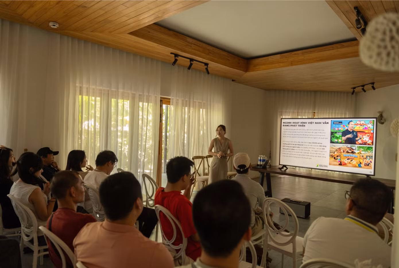 Talk show Con đường hoạt hình Việt với mục tiêu thúc đẩy và nuôi dưỡng những tài năng làm hoạt hình trẻ tại Việt Nam, chỉ ra những trở ngại, thách thức cũng như những bước phát triển trong tương lai của hoạt hình Việt sẽ được đem ra phân tích, thảo luận sôi nổi với dàn khách mời chất lượng trong ngành hoạt hình Việt.