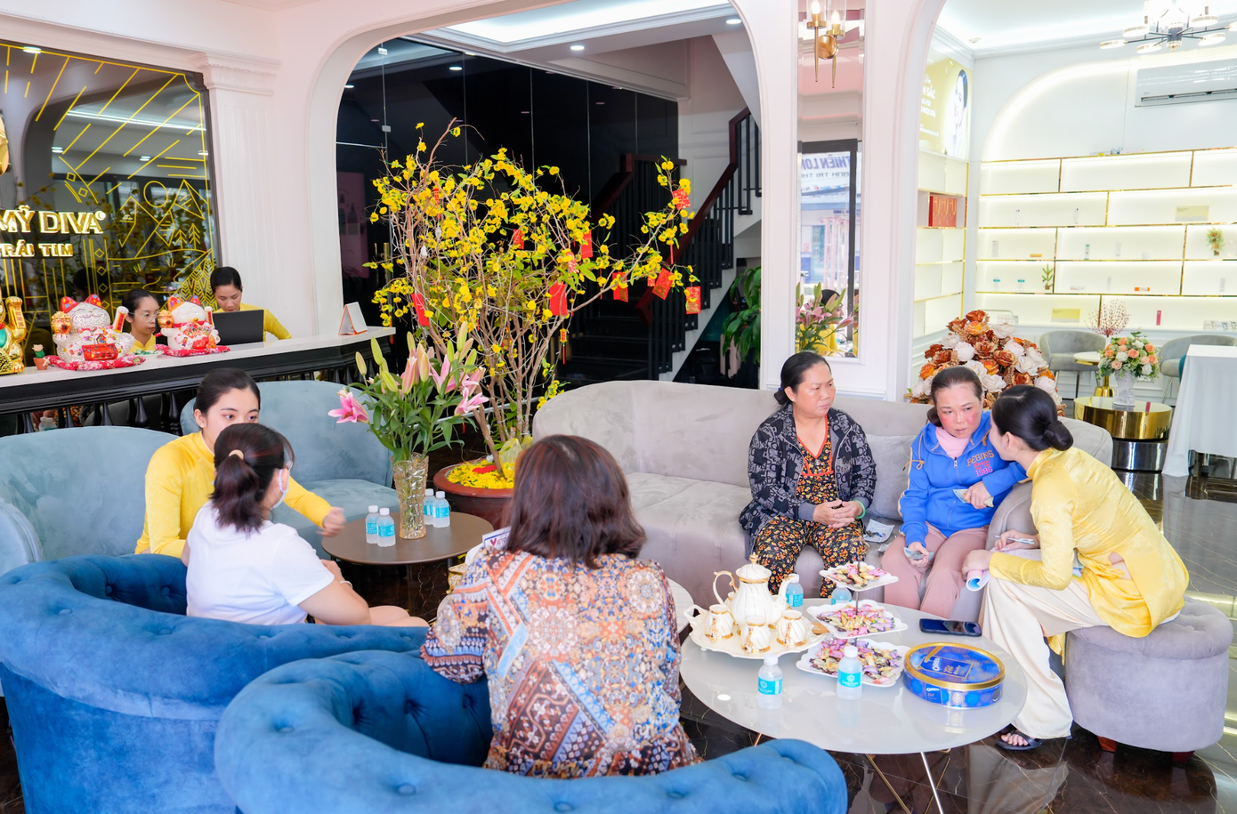 Đông đảo khách hàng đến trải nghiệm làm đẹp và nhận ưu đãi trong ngày DIVA khai Xuân Đông đảo khách hàng đến trải nghiệm làm đẹp và nhận ưu đãi trong ngày DIVA khai Xuân