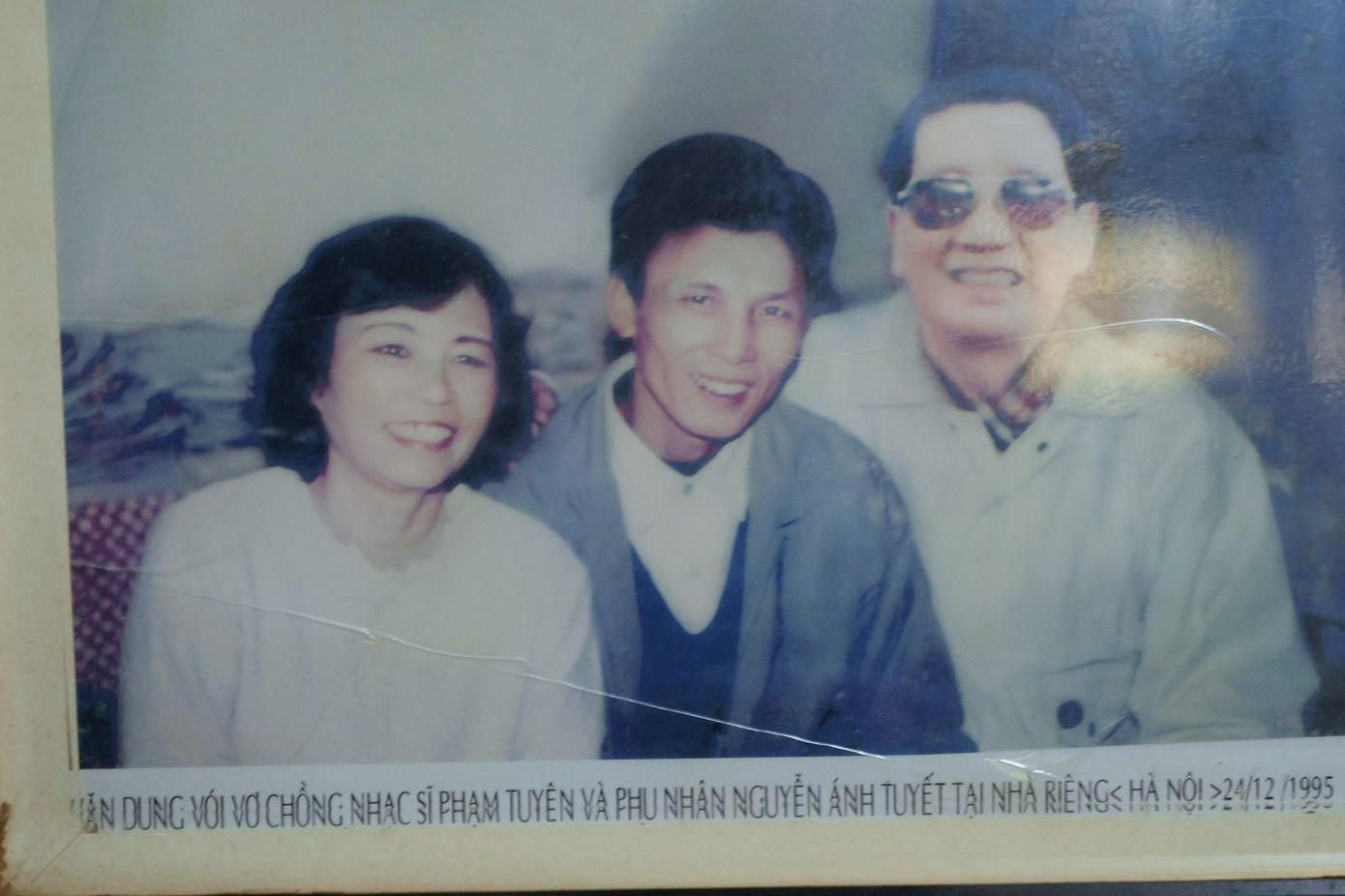 Bên trong phòng khách của nhạc sĩ Phạm Tuyên.