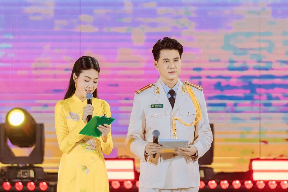 Nhân dịp kỷ niệm 50 năm ngày giải phóng miền Nam, thống nhất đất nước, Vũ Mạnh Cường liên tục được tin tưởng giao trọng trách dẫn dắt nhiều chương trình lớn. Trong đó có thể kể đến các sự kiện quy mô lớn như cầu truyền hình Bản trường ca hòa bình, đại nhạc kịch bán thực cảnh Ký ức để lại, chương trình nghệ thuật đặc biệt Mùa xuân thống nhất. Nhân dịp kỷ niệm 50 năm ngày giải phóng miền Nam, thống nhất đất nước, Vũ Mạnh Cường liên tục được tin tưởng giao trọng trách dẫn dắt nhiều chương trình lớn. Trong đó có thể kể đến các sự kiện quy mô lớn như cầu truyền hình Bản trường ca hòa bình, đại nhạc kịch bán thực cảnh Ký ức để lại, chương trình nghệ thuật đặc biệt Mùa xuân thống nhất.