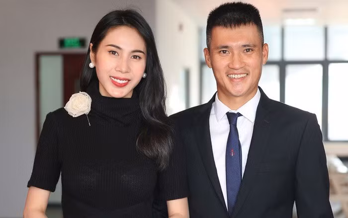 Nữ ca sĩ từng khoe được chồng cho hơn 40 tỷ đồng để tiêu vặt. Nữ ca sĩ từng khoe được chồng cho hơn 40 tỷ đồng để tiêu vặt.