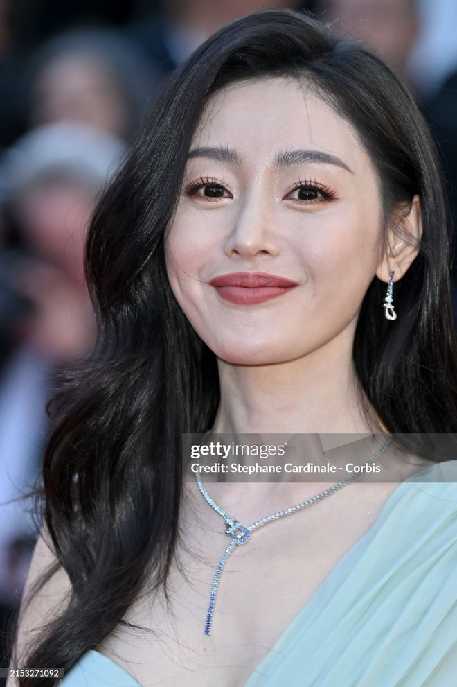 Diễn viên Trương Thiên Ái lựa chọn đầm gợi cảm. Ống kính "hung thần" Getty khó lòng "dìm" được nhan sắc của cô khi chụp cận cảnh. Diễn viên Trương Thiên Ái lựa chọn đầm gợi cảm. Ống kính "hung thần" Getty khó lòng "dìm" được nhan sắc của cô khi chụp cận cảnh.