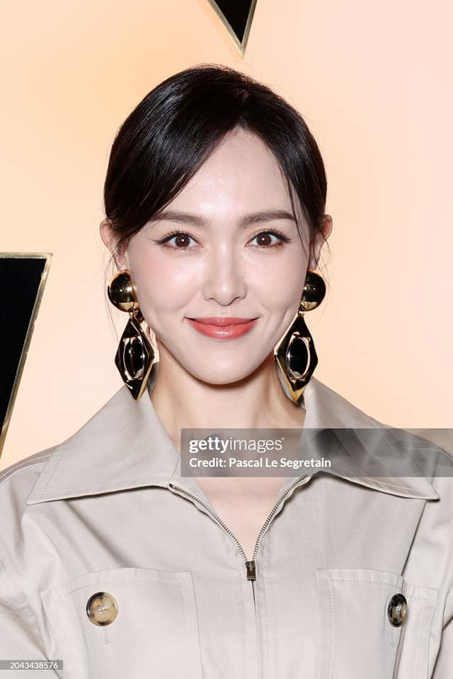 Ảnh camera thường của Đường Yên tại show diễn của YSL tại tuần lễ thời trang Paris. Cư dân mạng đánh giá cao lớp make up của nữ diễn viên Bên nhau trọn đời. Trước đó nhiều ngôi sao Trung Quốc lộ lớp nền lỗi khi xuất hiện trước ống kính Getty Image. Ảnh camera thường của Đường Yên tại show diễn của YSL tại tuần lễ thời trang Paris. Cư dân mạng đánh giá cao lớp make up của nữ diễn viên Bên nhau trọn đời. Trước đó nhiều ngôi sao Trung Quốc lộ lớp nền lỗi khi xuất hiện trước ống kính Getty Image.