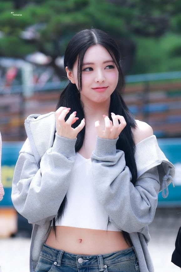 KBS Cool FM cũng đăng video quay cảnh Yuna thực hiện thử thách nhảy, giúp cô khoe dáng chân thực.