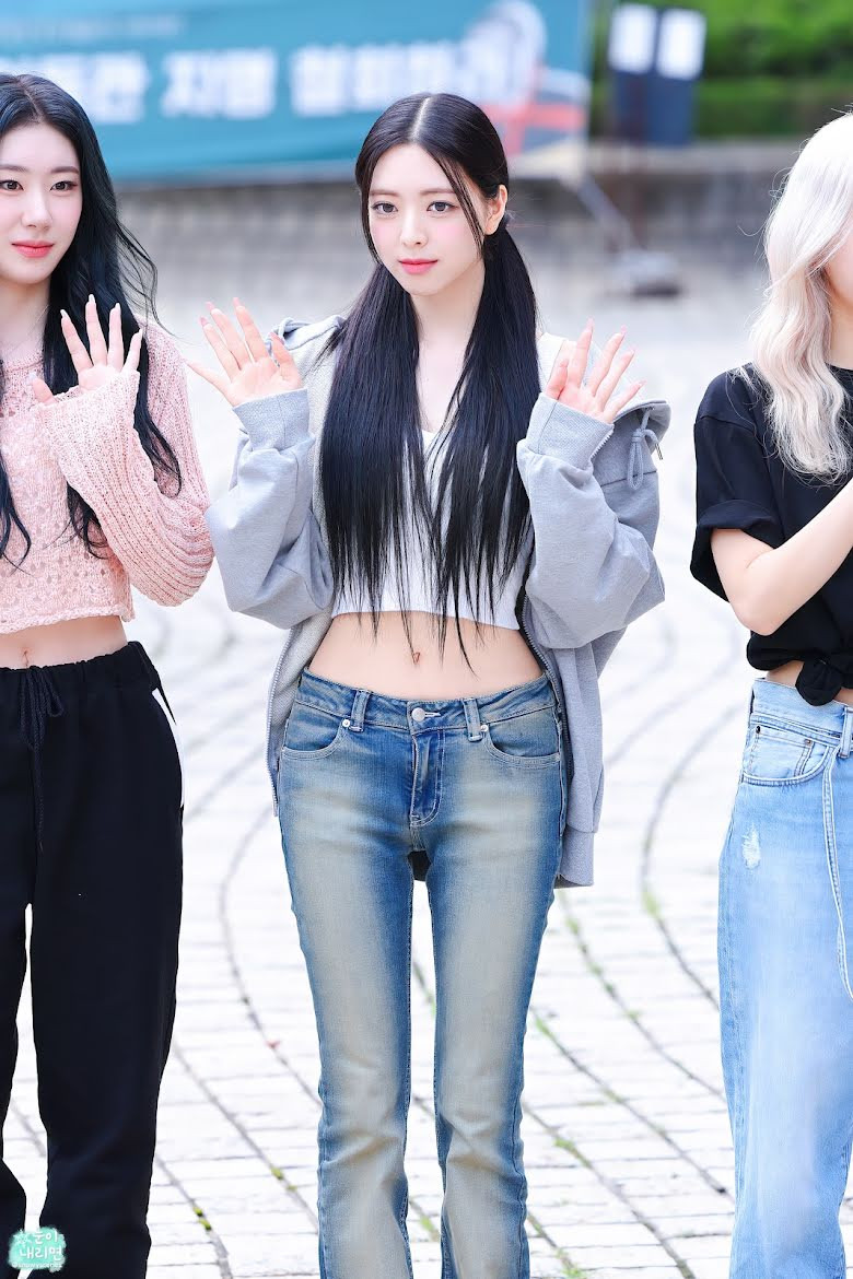 Nhiều người nghi ngờ hình ảnh này đã qua chỉnh sửa nhưng những đoạn video và ảnh chụp từ fansite đã chứng minh Yuna sở hữu thân hình thon gọn đáng mong ước.