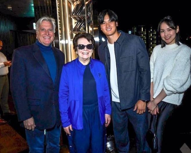 Túi chưa đến một triệu đồng gây sốt của vợ siêu sao bóng chày đắt giá nhất lịch sử. Ảnh: Jon Soohoo.