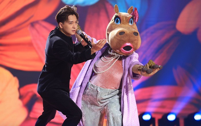 Mùa hai thay đổi luật chơi khiến Ca sĩ mặt nạ kém hấp dẫn. Mùa hai thay đổi luật chơi khiến Ca sĩ mặt nạ kém hấp dẫn.