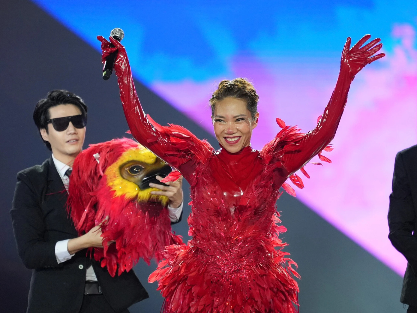 Nhiều bất cập trong đêm concert Ca sĩ mặt nạ mùa hai khiến khán giả lo lắng sẽ đi vào vết xe đổ như mùa một.