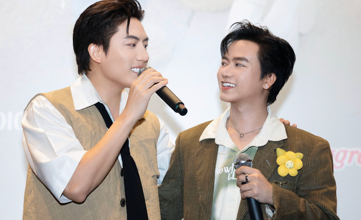 Anh Tú (bên trái) và Bùi Công Nam thể hiện ca khúc chủ đề chương trình Xuân hạ thu đông rồi lại xuân mùa 3. Cả hai đều là cái tên nhận được chú ý sau khi tham gia hai show Anh trai say hi và Anh trai vượt ngàn chông gai. Anh Tú (bên trái) và Bùi Công Nam thể hiện ca khúc chủ đề chương trình Xuân hạ thu đông rồi lại xuân mùa 3. Cả hai đều là cái tên nhận được chú ý sau khi tham gia hai show Anh trai say hi và Anh trai vượt ngàn chông gai.