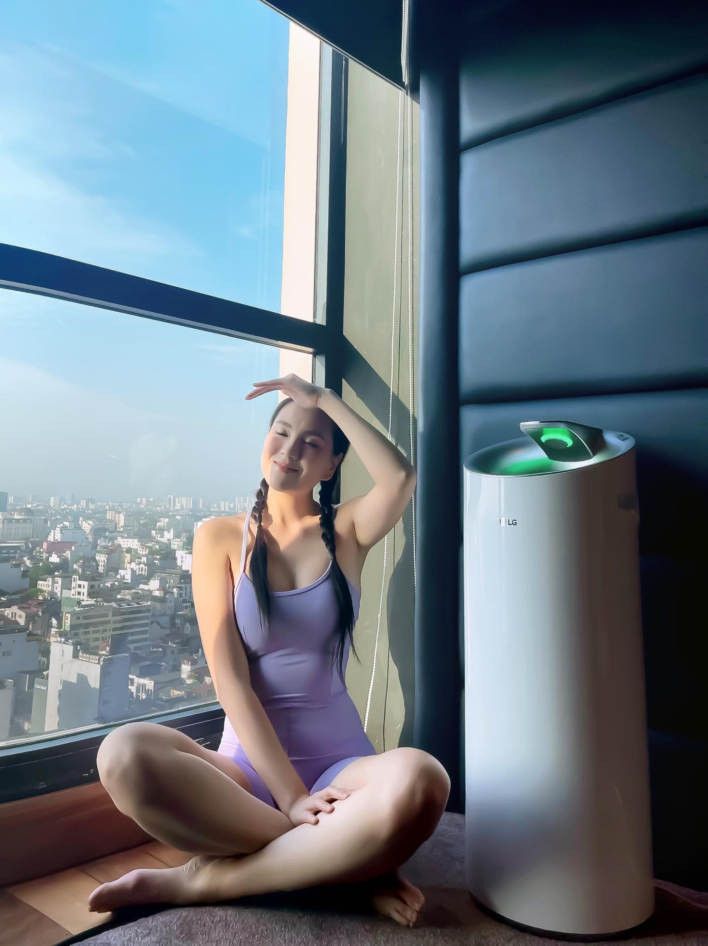 Để giữ vóc dáng thon gọn, khỏe mạnh, Mai Ngọc tích cực luyện tập thể dục thể thao bất kể thời tiết. Các hình thức tập như Gym, Golf, Pilates... được người đẹp chú trọng. Người đẹp tranh thủ mọi thời gian rảnh rỗi để tiêu hao lượng calo dư thừa và chia sẻ động lực lên trang cá nhân. Mai Ngọc kể bản thân từ “bánh bèo” đã có thể tự tin nhảy dây 1.000 cái trong 15 phút, chơi golf 5 tiếng ngoài trời mặc nắng.