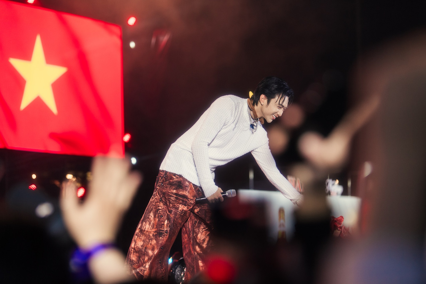 Người hâm mộ hai show anh trai bước vào cuộc cạnh tranh gay gắt tại các lễ trao giải đầu năm 2025.