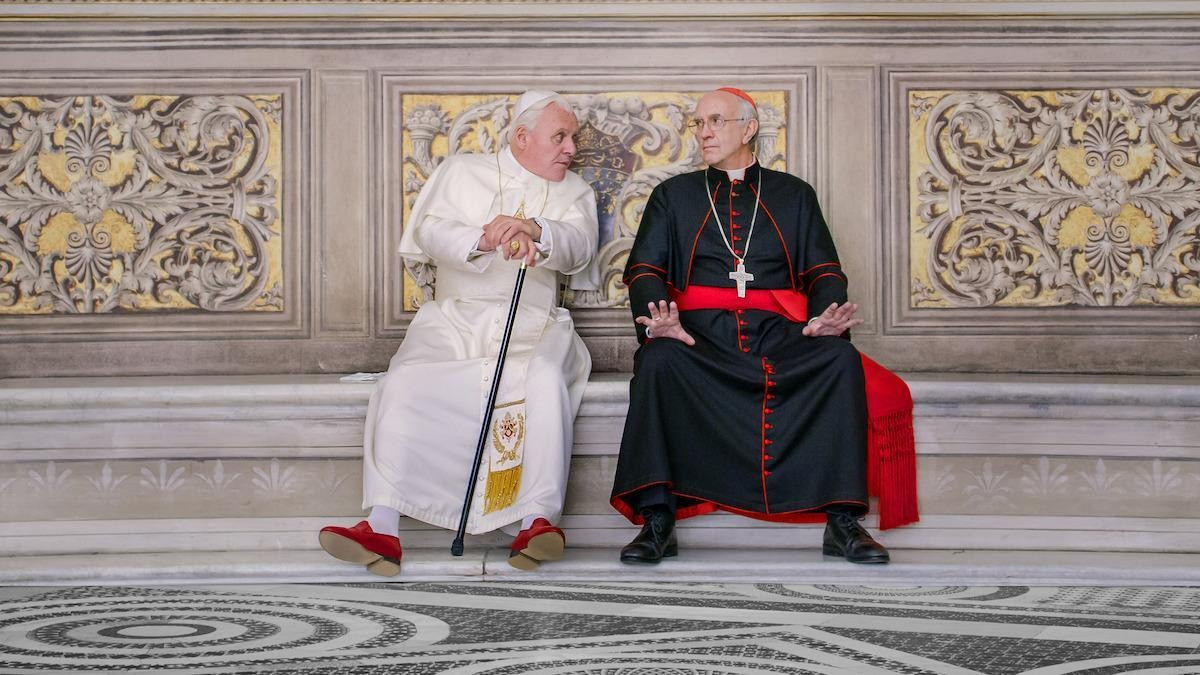 Các diễn viên Anthony Hopkins (trái) và Jonathan Pryce trong phim “The two popes”. Ảnh: Netflix. Các diễn viên Anthony Hopkins (trái) và Jonathan Pryce trong phim “The two popes”. Ảnh: Netflix.