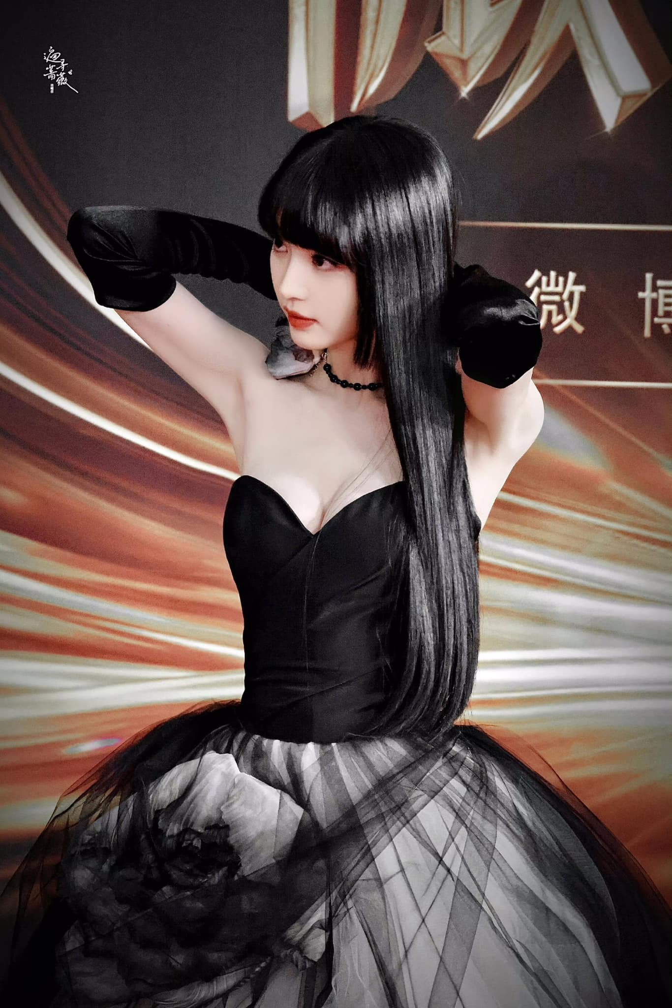 Phong cách gợi cảm với váy cúp ngực của ngôi sao đang lên Điền Hi Vi. Cô nhận giải diễn viên đột phá của năm trên Weibo. Phong cách gợi cảm với váy cúp ngực của ngôi sao đang lên Điền Hi Vi. Cô nhận giải diễn viên đột phá của năm trên Weibo.