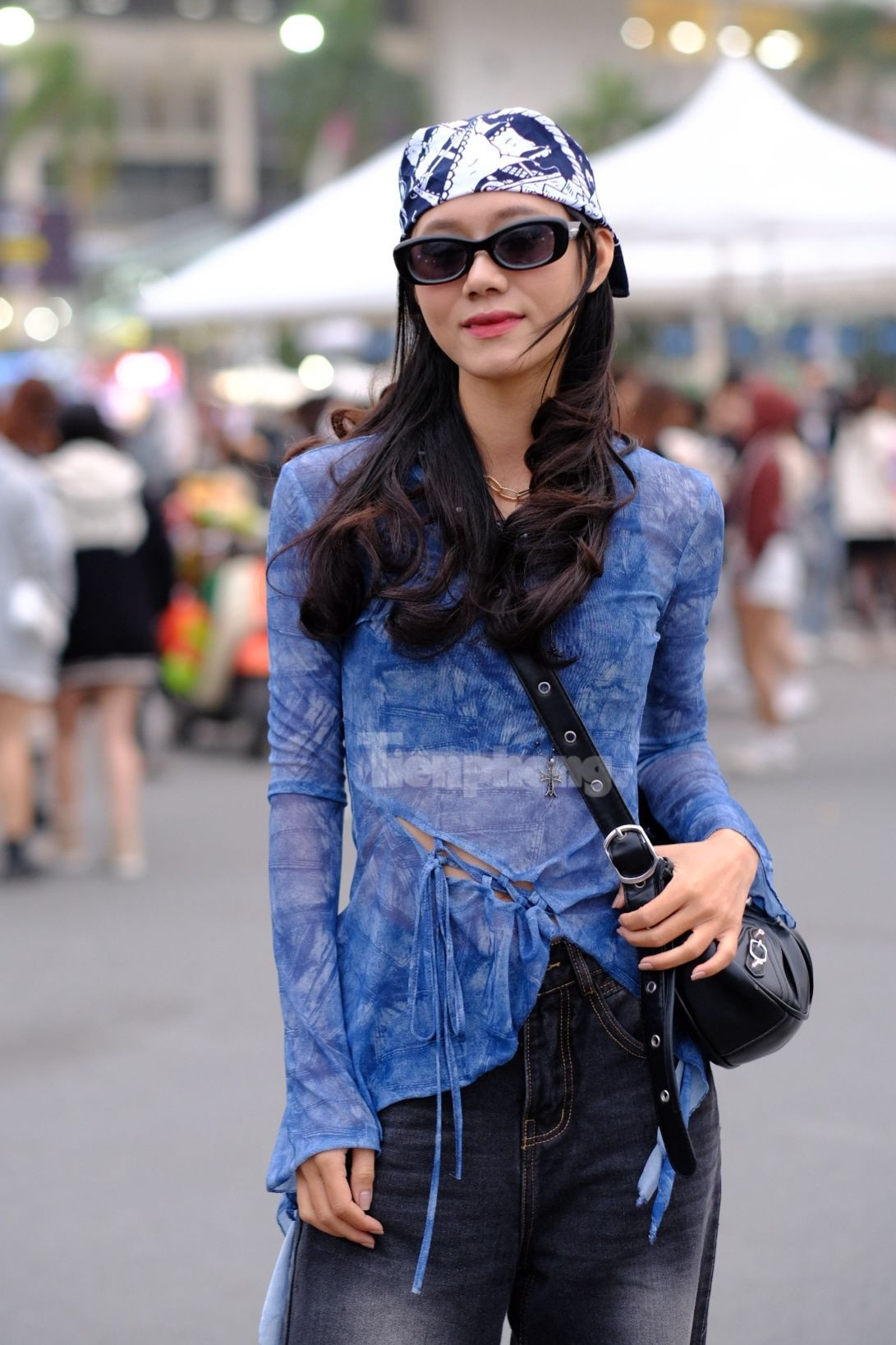 Thời trang của các bạn trẻ tại sân Mỹ Đình.