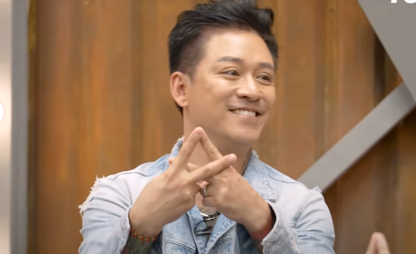 Tuấn Hưng - thành viên nhà Nhà Đam Mê, Quốc Thiên (đeo kính) - Nhà Hát, đã thành công chuyển giao sang nhóm khác. Ảnh: CMH. Tuấn Hưng - thành viên nhà Nhà Đam Mê, Quốc Thiên (đeo kính) - Nhà Hát, đã thành công chuyển giao sang nhóm khác. Ảnh: CMH.