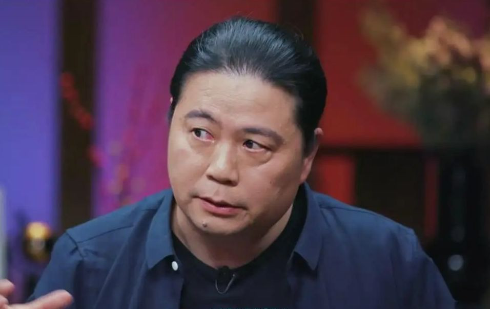 Những năm gần đây, biên kịch Uông Hải Lâm nổi tiếng với những màn chê bai, chỉ trích thẳng mặt nghệ sĩ. Những năm gần đây, biên kịch Uông Hải Lâm nổi tiếng với những màn chê bai, chỉ trích thẳng mặt nghệ sĩ.