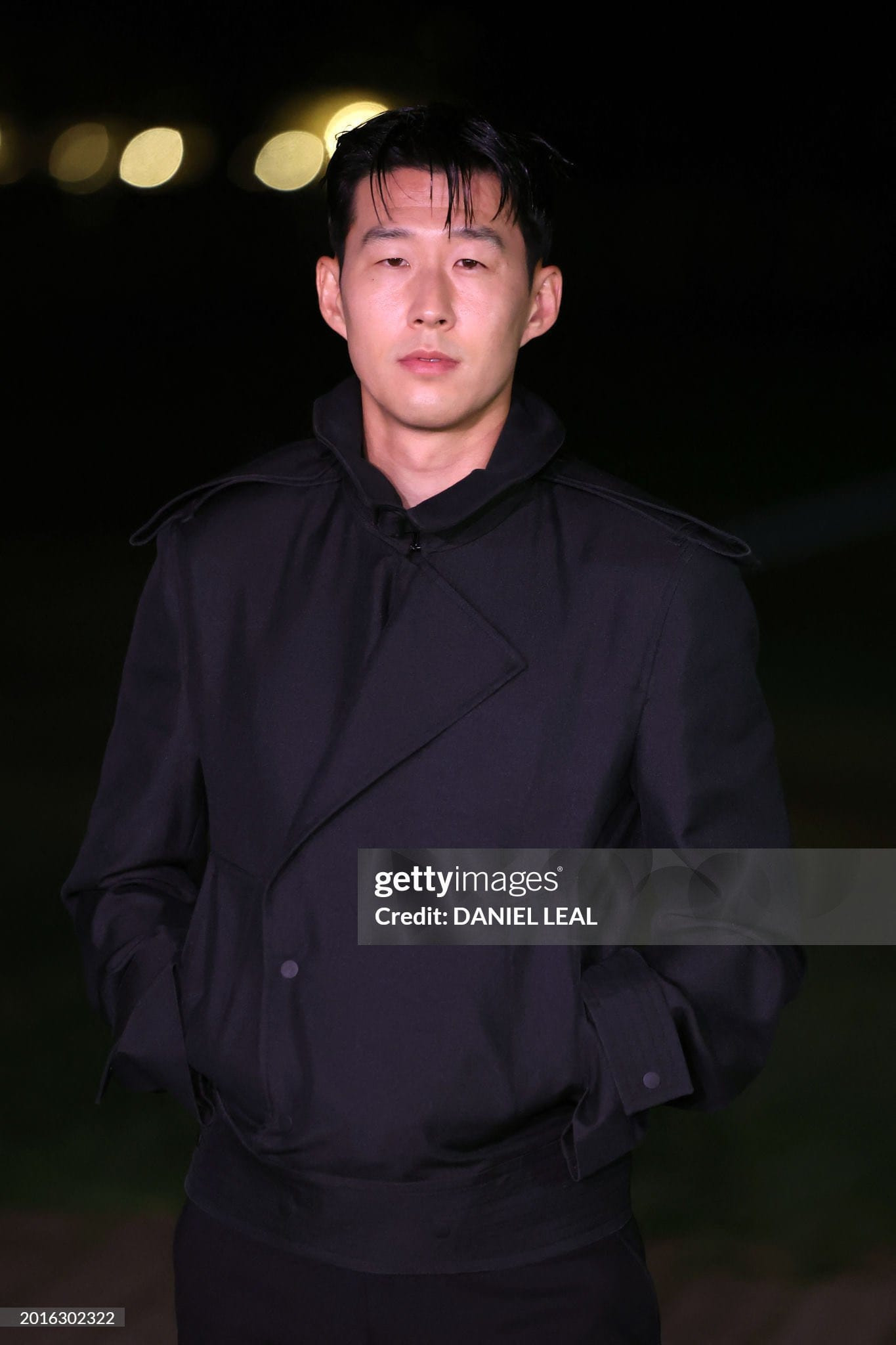 Son Heung Min quay lại khoác áo Tottenham Hotspur thuộc khuôn khổ giải Ngoại hạng Anh và tham gia các sự kiện thời trang. Không chỉ nổi tiếng trên sân cỏ, Chiếc giày vàng Premier League 2021-2022 lọt vào “mắt xanh” của nhiều ông lớn trong ngành thời trang và đang là đại sứ cho Burberry và Calvin Klein. Ảnh: Getty. Son Heung Min quay lại khoác áo Tottenham Hotspur thuộc khuôn khổ giải Ngoại hạng Anh và tham gia các sự kiện thời trang. Không chỉ nổi tiếng trên sân cỏ, Chiếc giày vàng Premier League 2021-2022 lọt vào “mắt xanh” của nhiều ông lớn trong ngành thời trang và đang là đại sứ cho Burberry và Calvin Klein. Ảnh: Getty.