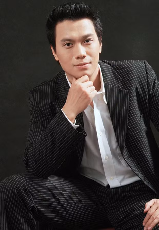 Việt Anh thời đóng Chạy án và hiện tại (phải).