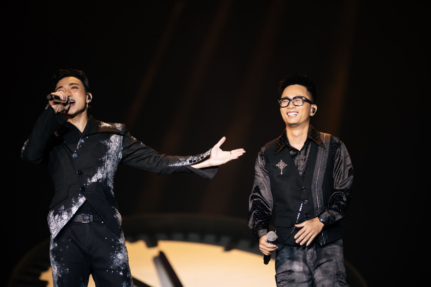 Rhymastic, tlinh, Binz là những khách mời biểu diễn cùng Soobin trong concert đầu tiên của sự nghiệp.