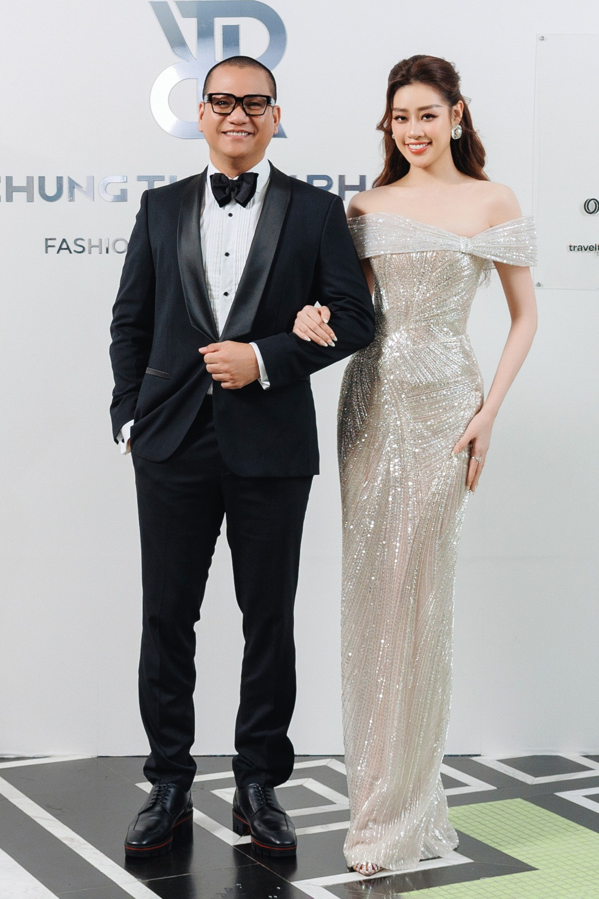 Khánh Vân công khai dự sự kiện cùng chồng sắp cưới - nhiếp ảnh gia Nguyễn Long - sau khi được cầu hôn. Cả hai đang chuẩn bị đám cưới diễn ra vào tháng 12. Ảnh: FBVN.