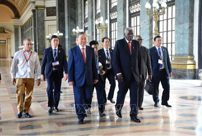 Tổng Bí thư, Chủ tịch nước Tô Lâm hội kiến Chủ tịch Quốc hội Cuba Esteban Lazo Hernández. Ảnh: TTXVN