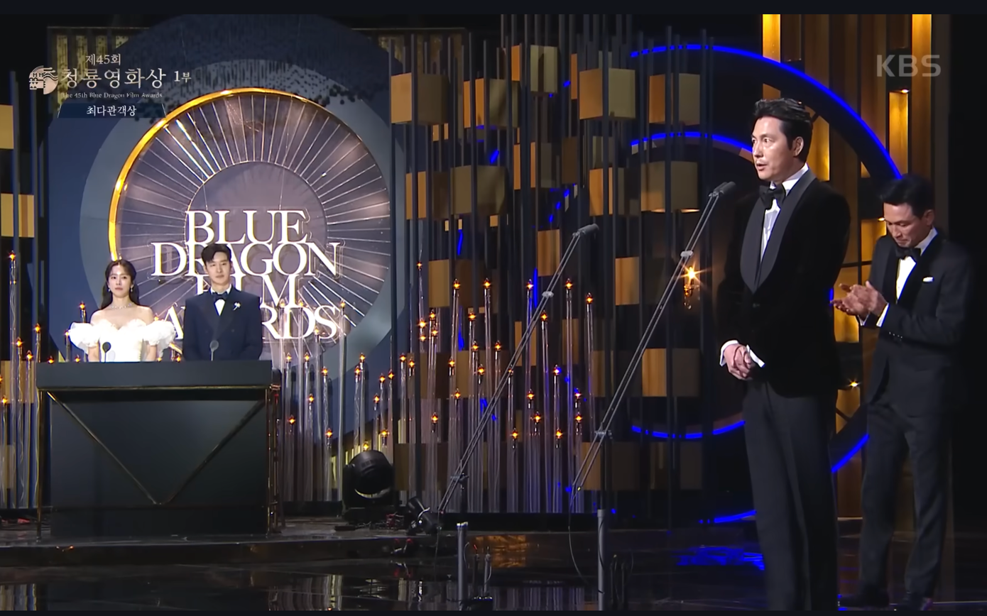 Sự hiện diện của Jung Woo Sung nhận được sự cổ vũ lớn từ đồng nghiệp.