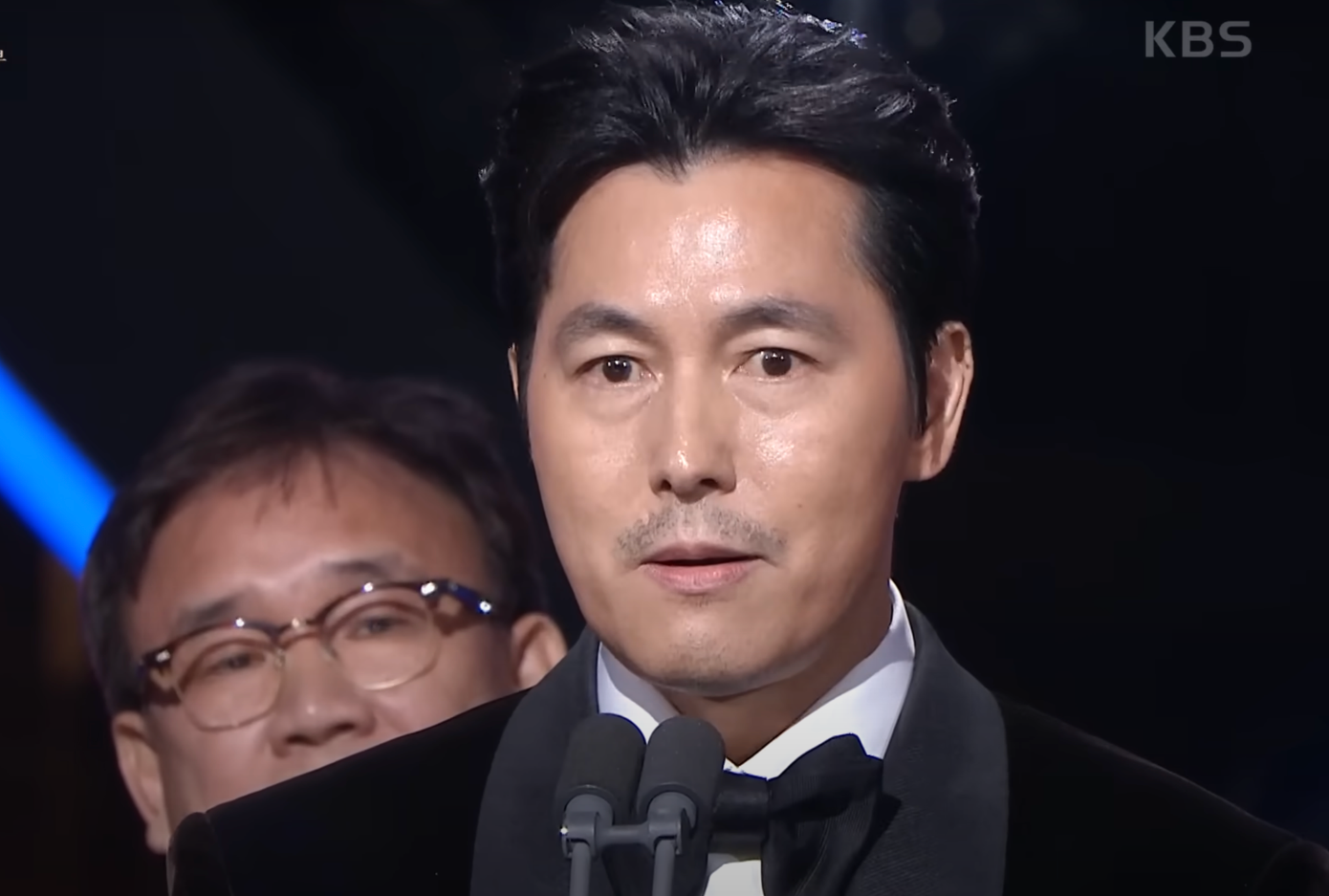 Jung Woo Sung lần đầu lộ diện sau ồn ào tình ái.